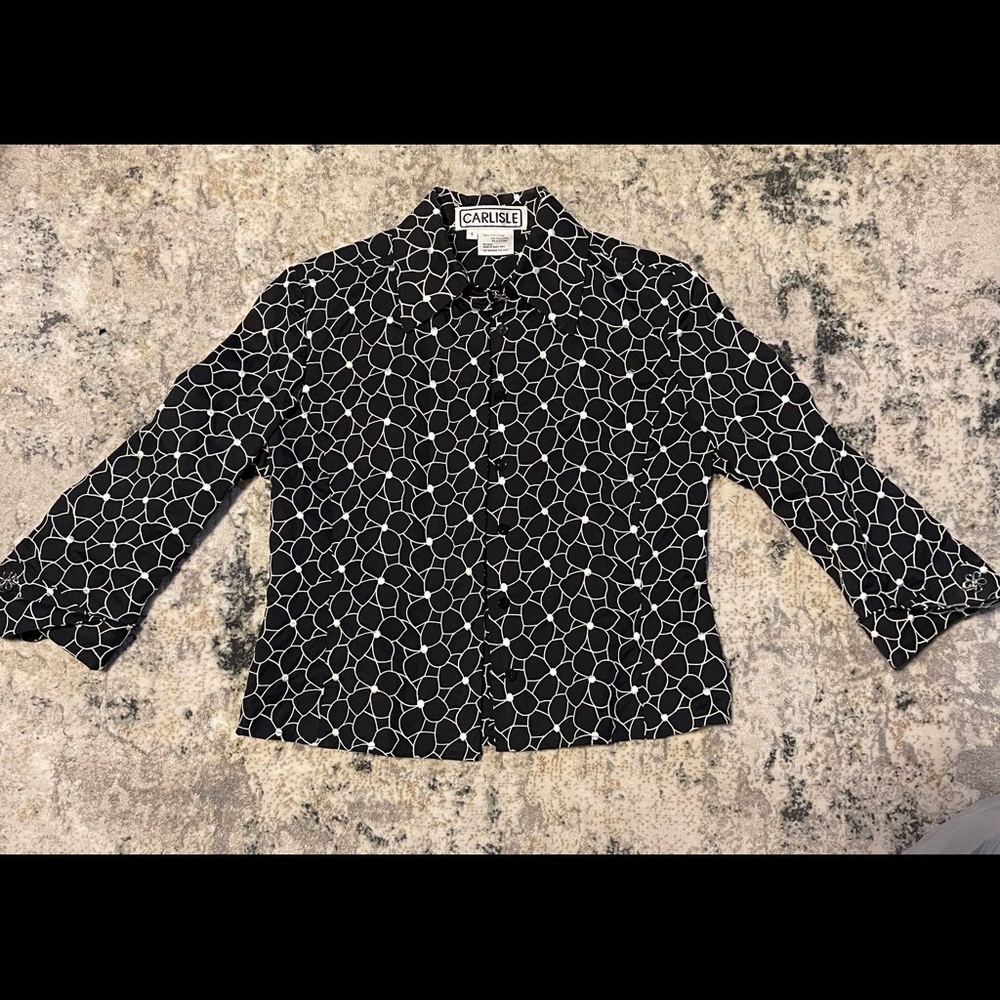 Carlisle black and white floral jacket . 😍😍